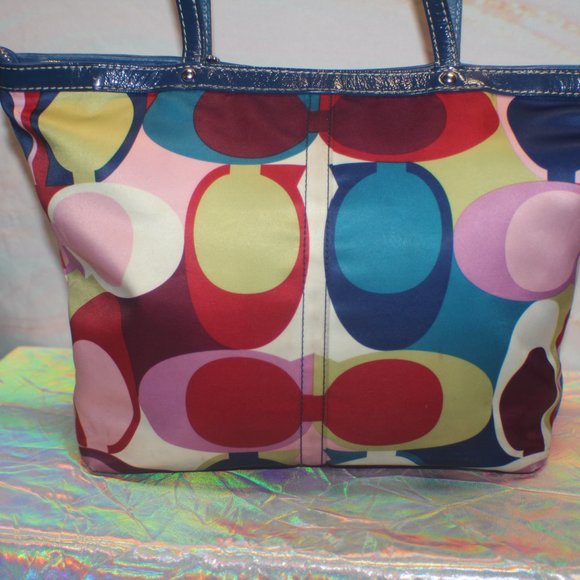 COACH SIGNATURE SCARF SATEEN TOTE - Picture 7 of 9